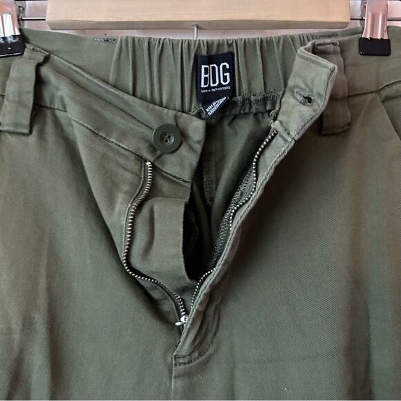 BDG Army Green Cargo Jogger Pants size Medium - Picture 7 of 10